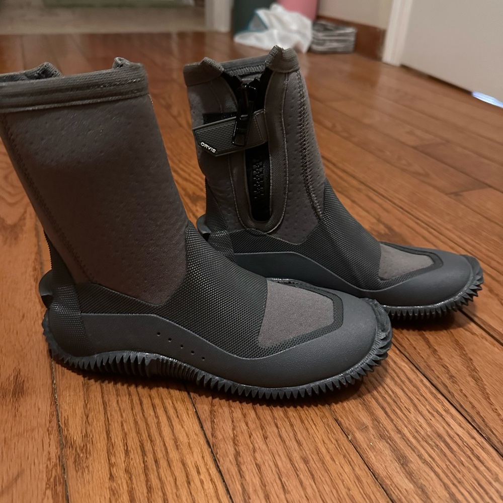 Orvis Christmas Island Booties size 5 unisex brand new never worn